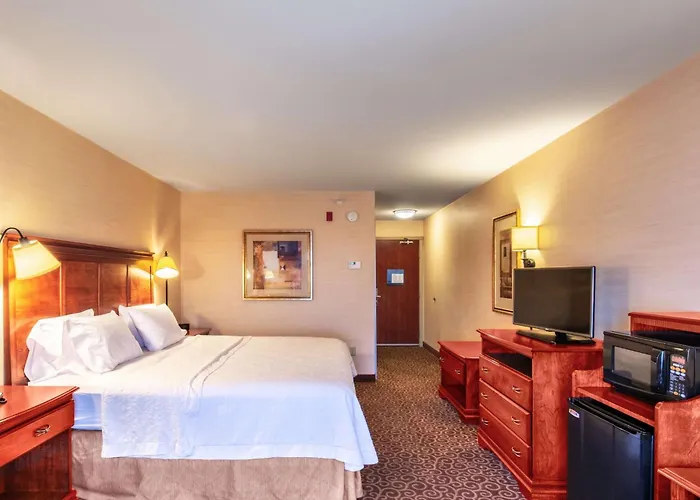 Hampton 3*