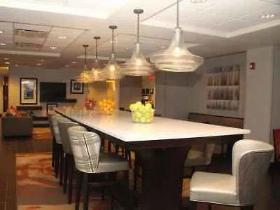 Hampton 3*